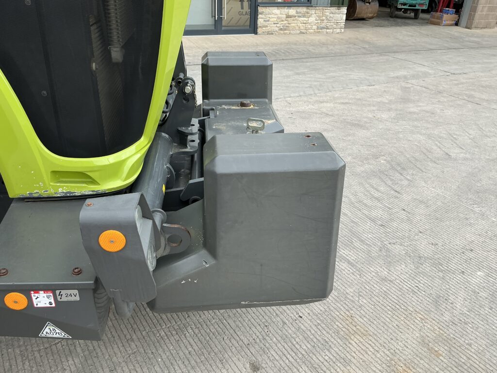 Claas Xerion Trac 5000 Tractor (ST26926)
