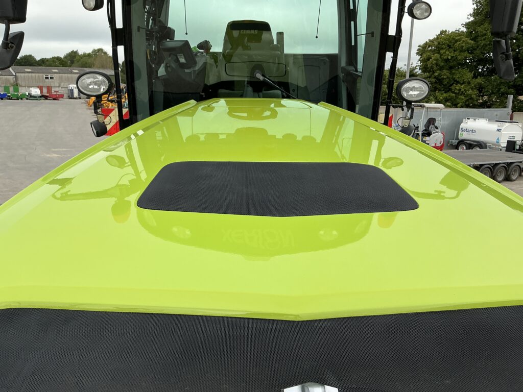 Claas Xerion Trac 5000 Tractor (ST26926)