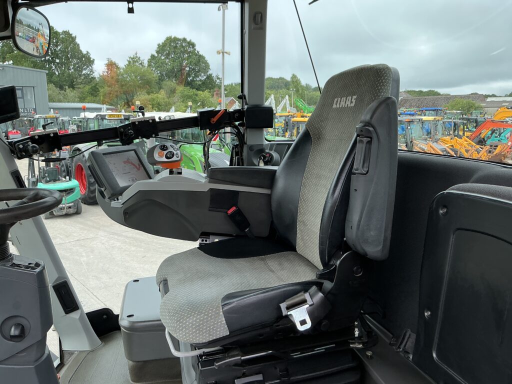 Claas Xerion Trac 5000 Tractor (ST26926)