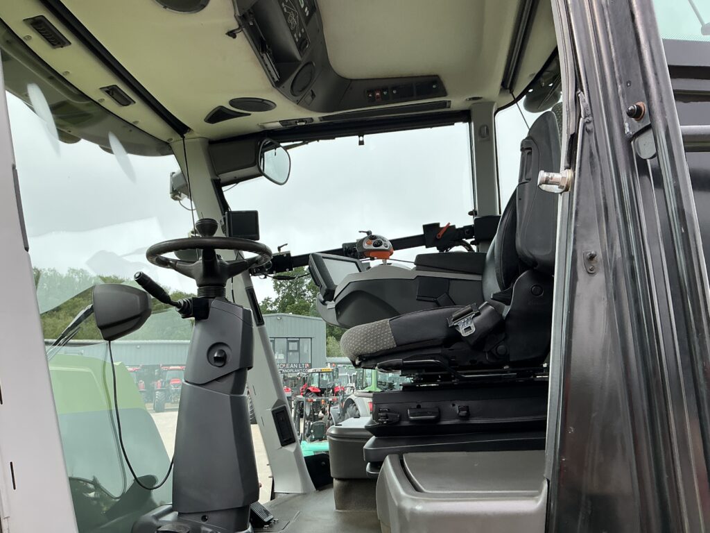 Claas Xerion Trac 5000 Tractor (ST26926)