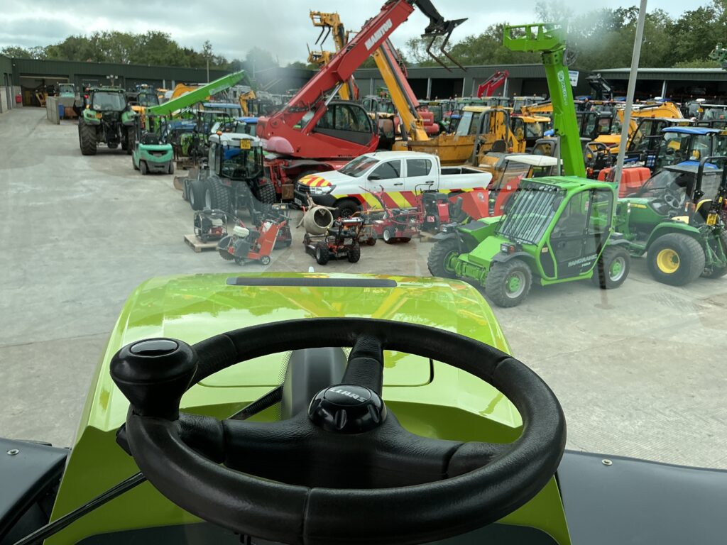 Claas Xerion Trac 5000 Tractor (ST26926)