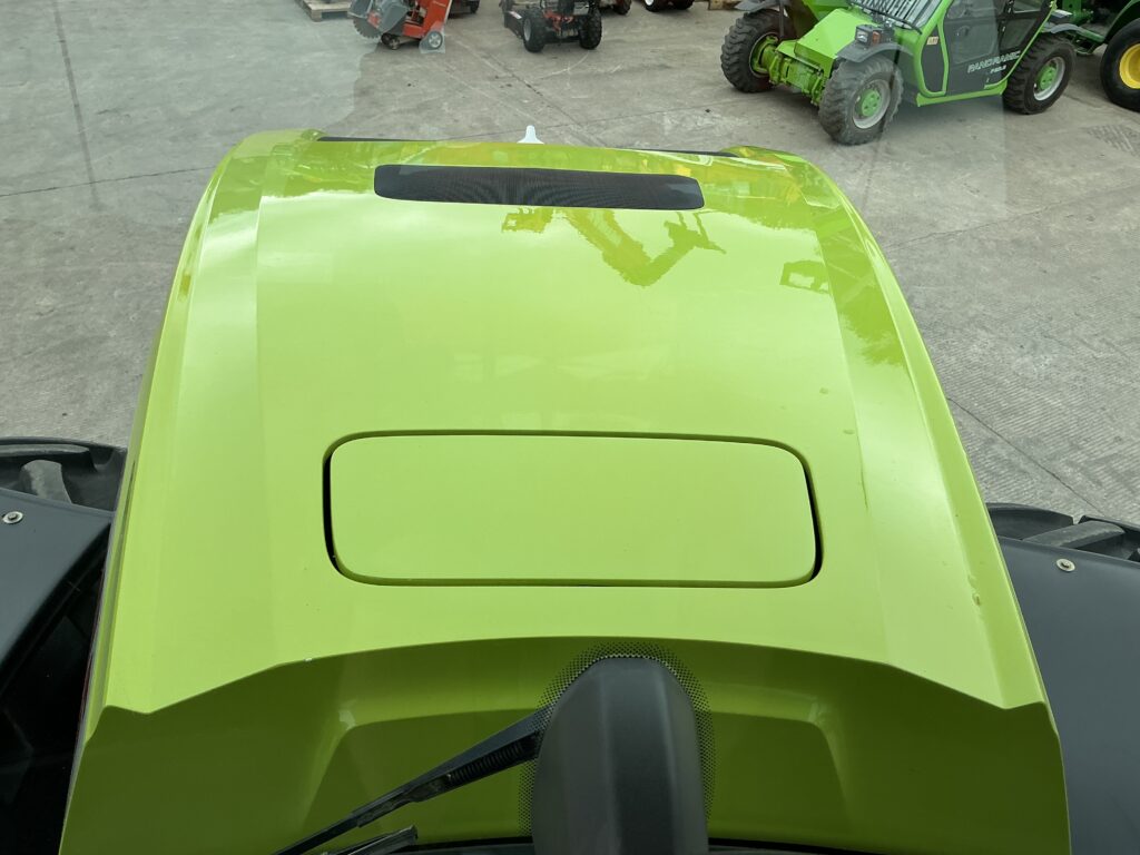 Claas Xerion Trac 5000 Tractor (ST26926)