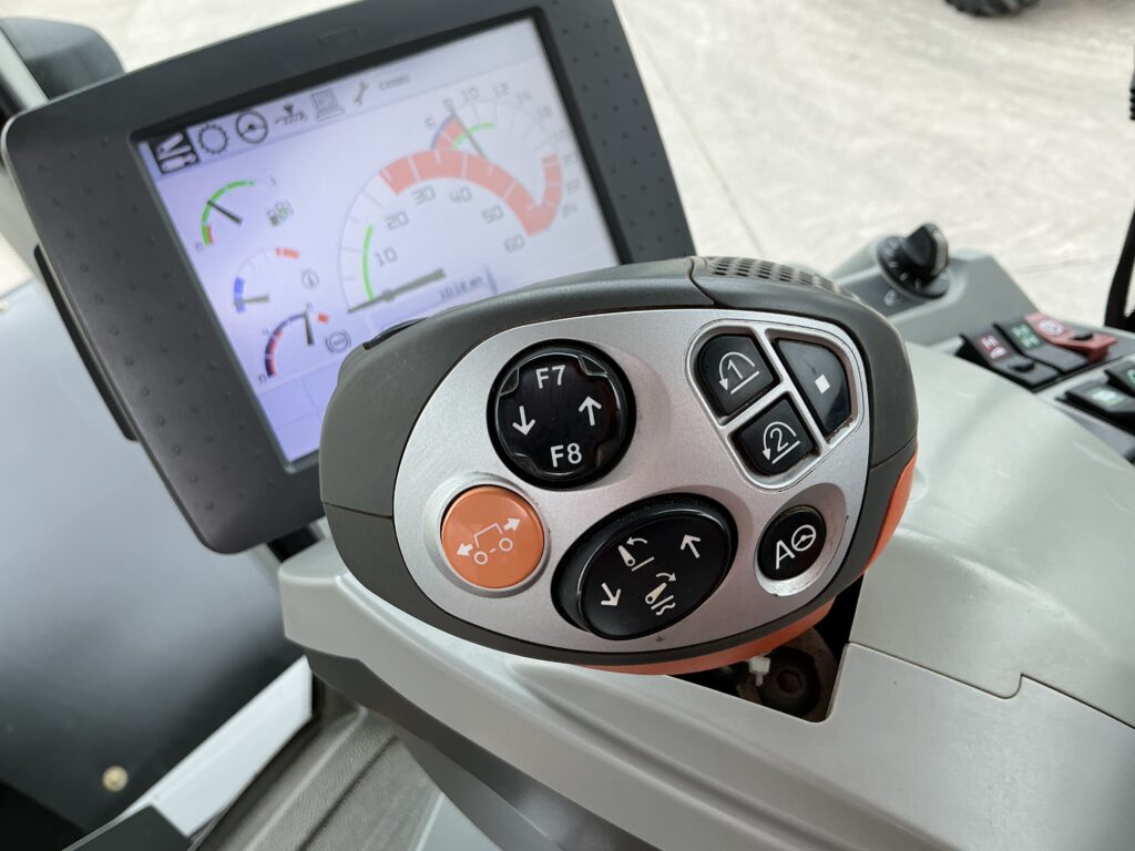 Claas Xerion Trac 5000 Tractor (ST26926)