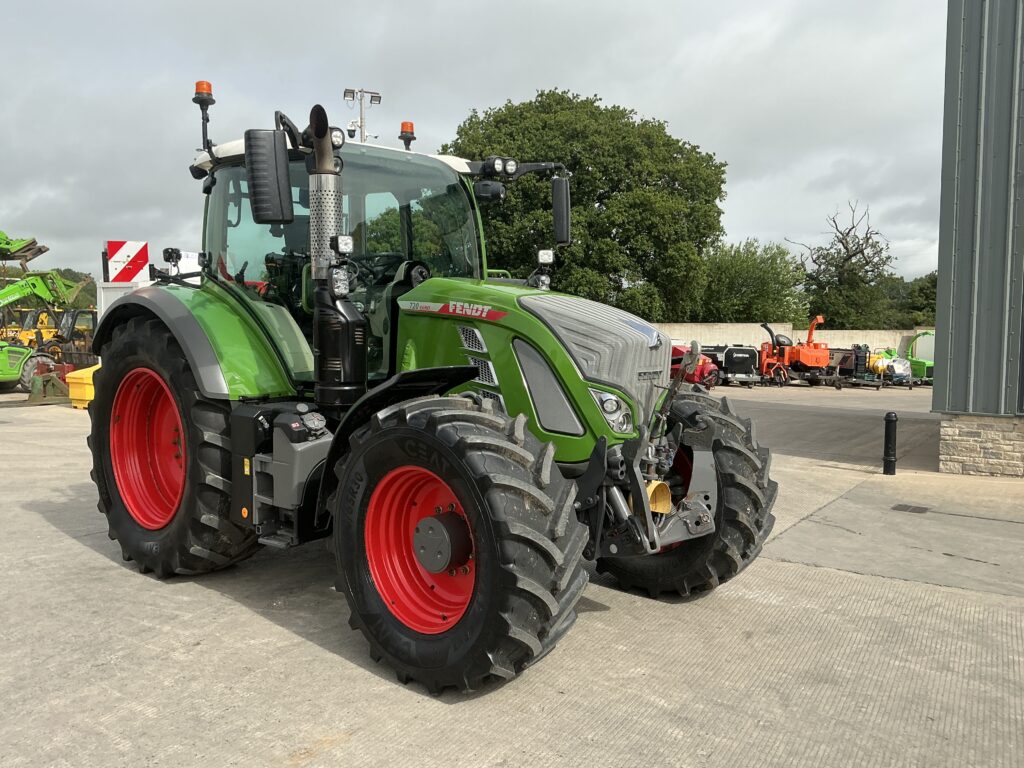 Fendt 720 Profi Plus Tractor (ST26896)