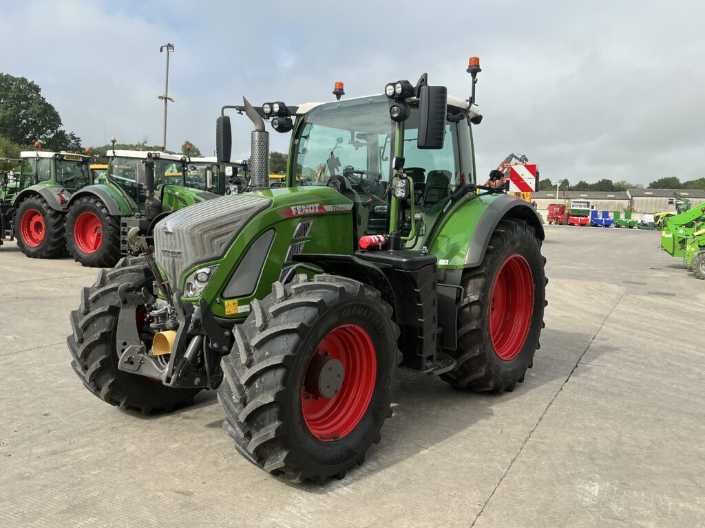 Fendt 720 Profi Plus Tractor (ST26896)