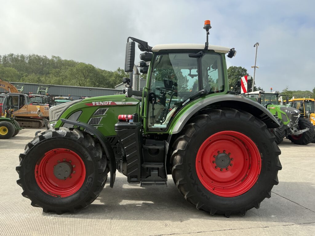 Fendt 720 Profi Plus Tractor (ST26896)