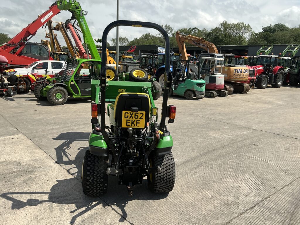 John Deere 1026R Compact Tractor (ST26030)