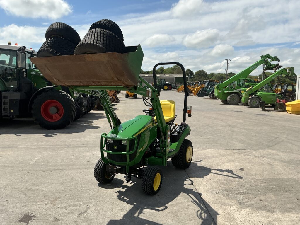 John Deere 1026R Compact Tractor (ST26030)