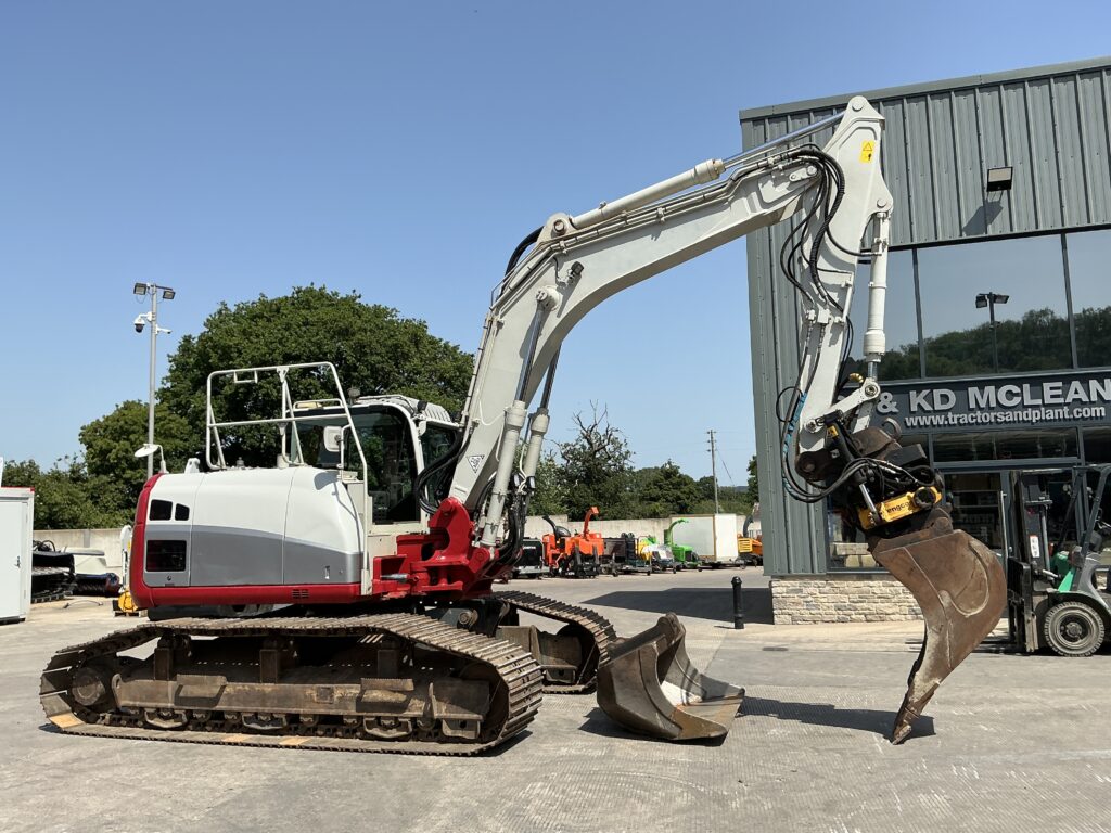 Takeuchi TB2150 C/W Engcon Tiltrotor Digger (ST27032)