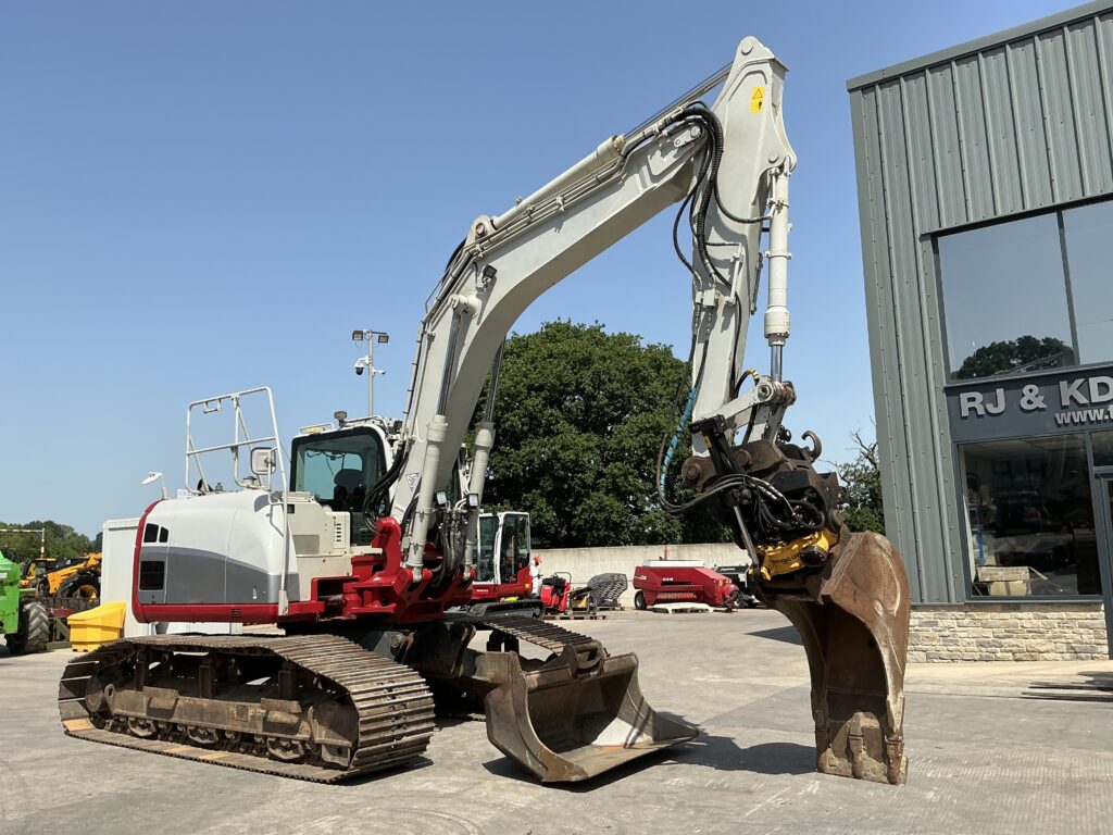 Takeuchi TB2150 C/W Engcon Tiltrotor Digger (ST27032)
