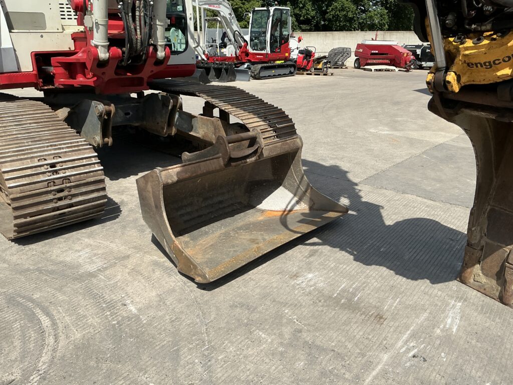 Takeuchi TB2150 C/W Engcon Tiltrotor Digger (ST27032)