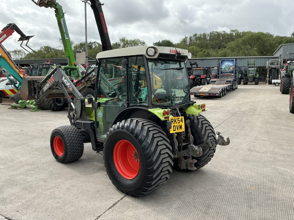 Claas Nectis 227F Tractor (ST26949)