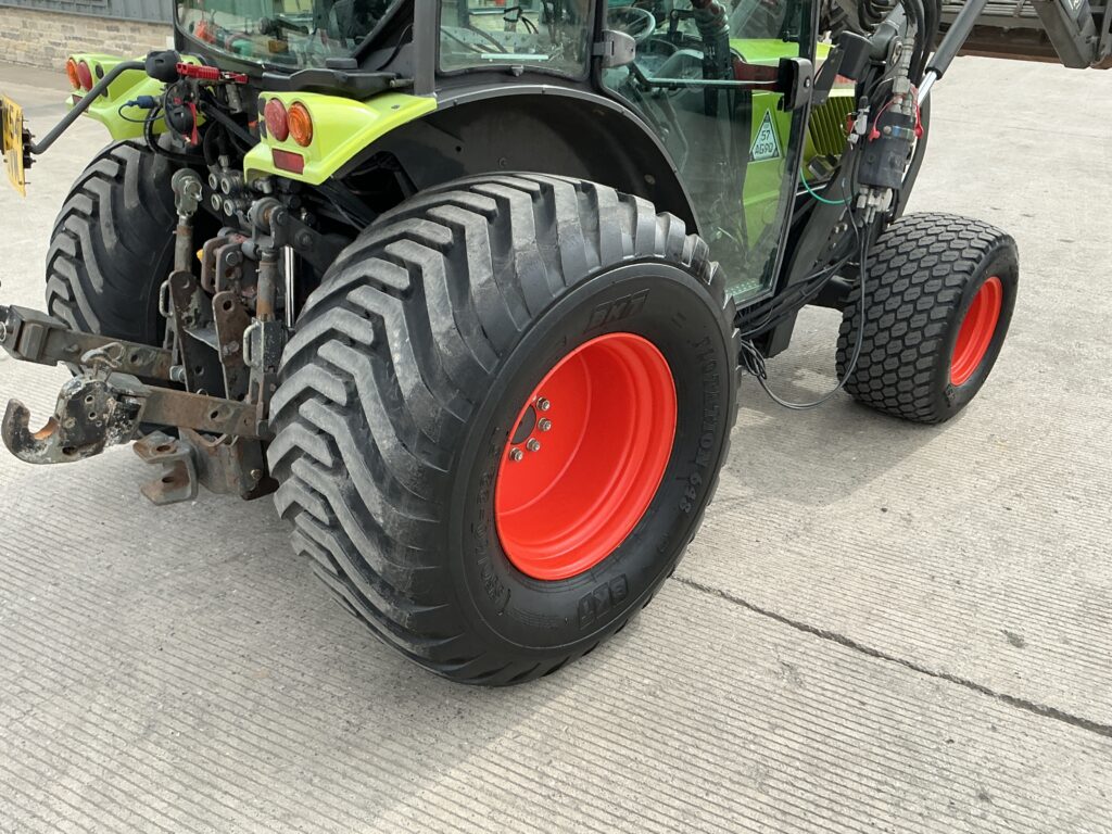 Claas Nectis 227F Tractor (ST26949)