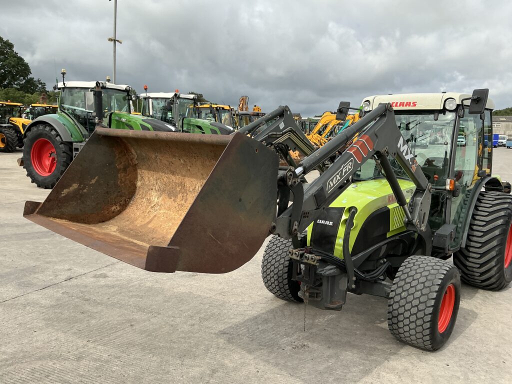 Claas Nectis 227F Tractor (ST26949)