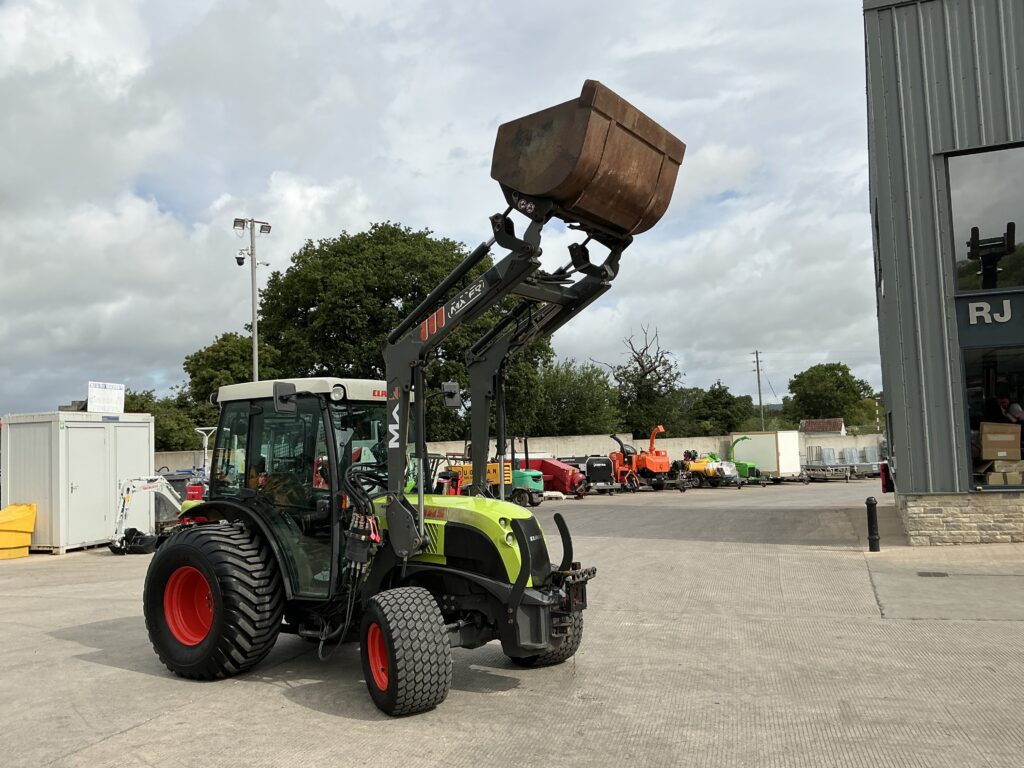 Claas Nectis 227F Tractor (ST26949)