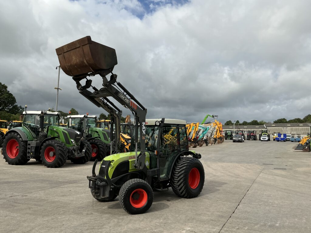 Claas Nectis 227F Tractor (ST26949)