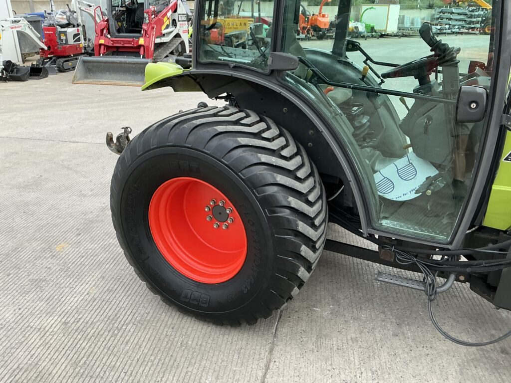 Claas Nectis 227F Tractor (ST26949)