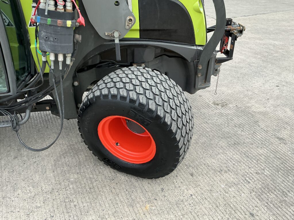 Claas Nectis 227F Tractor (ST26949)