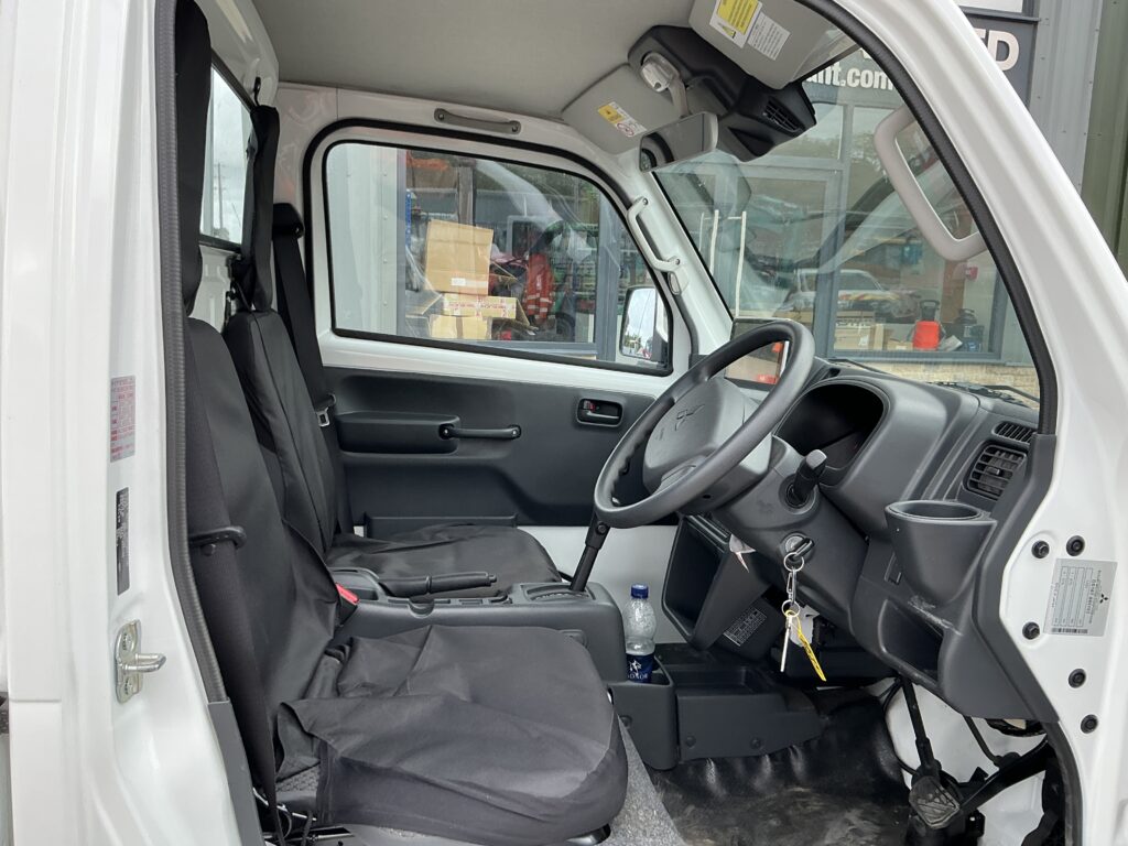 Mitsubishi Mini Cab 4WD 350Kg Truck (ST27058)