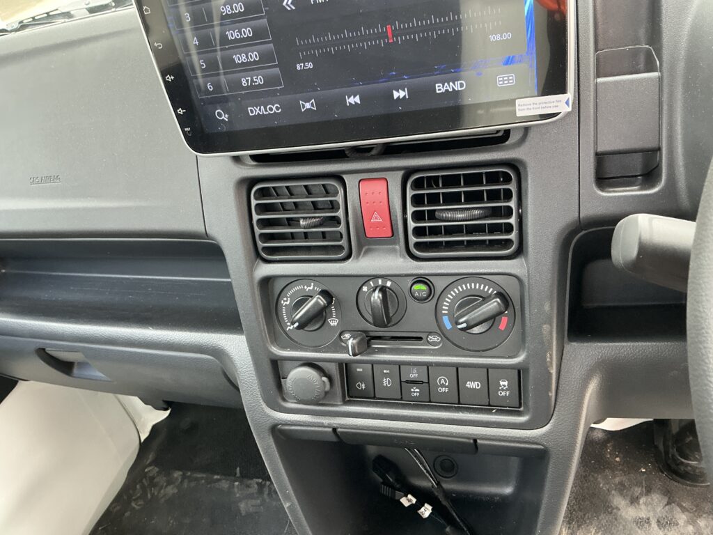 Mitsubishi Mini Cab 4WD 350Kg Truck (ST27058)