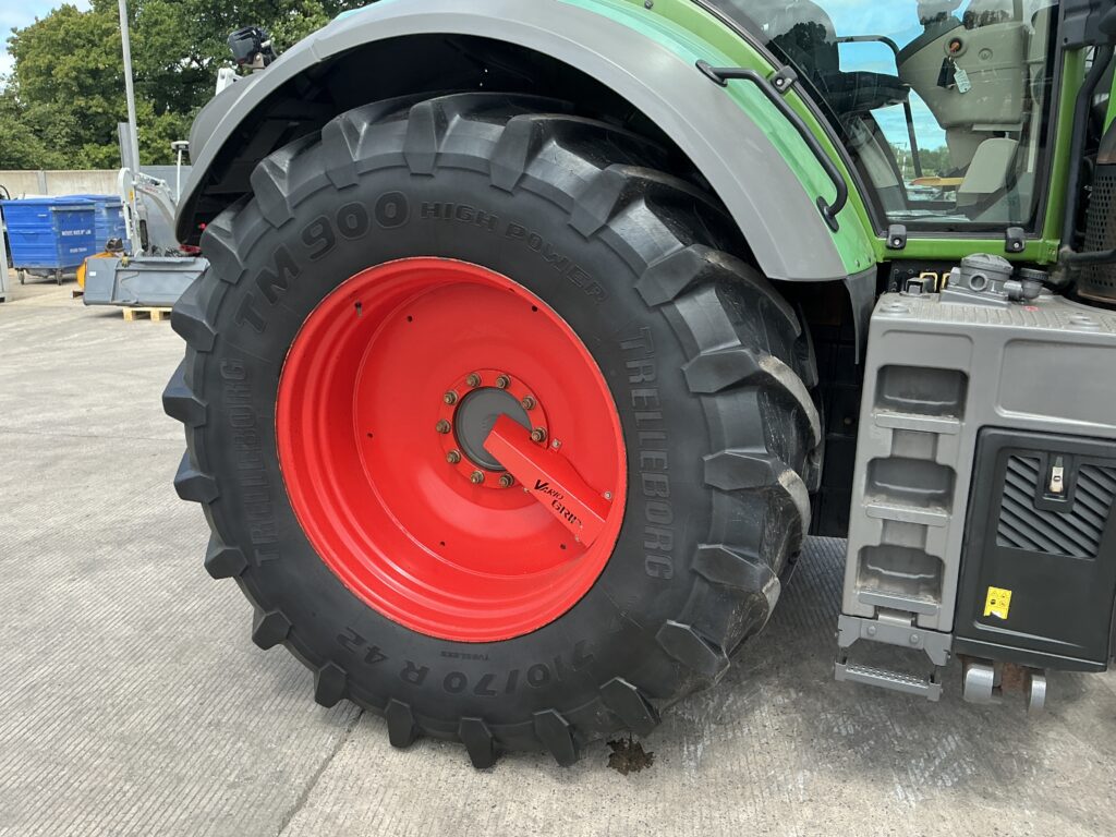 Fendt 828 Profi Plus Tractor (ST26831)