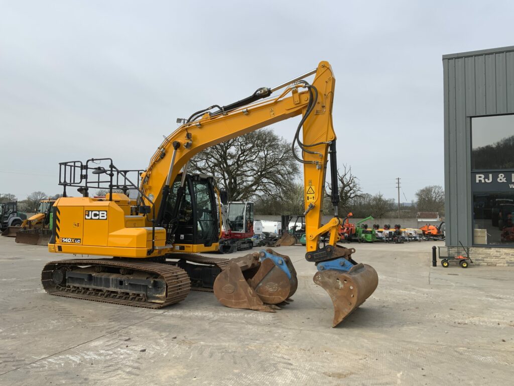 JCB 140X LC Digger (ST26188)