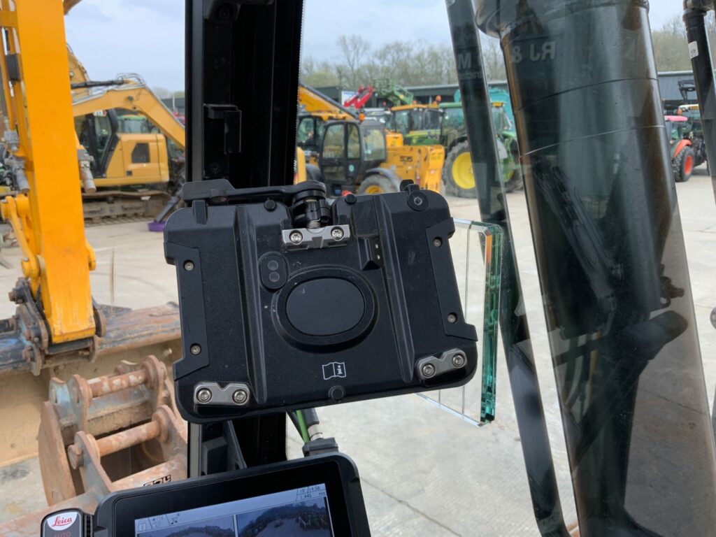 JCB 140X LC Digger (ST26188)