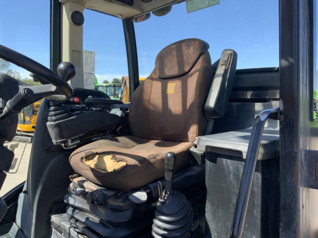 JCB TM320S Agri Pivot Steer Telehandler (ST26266)