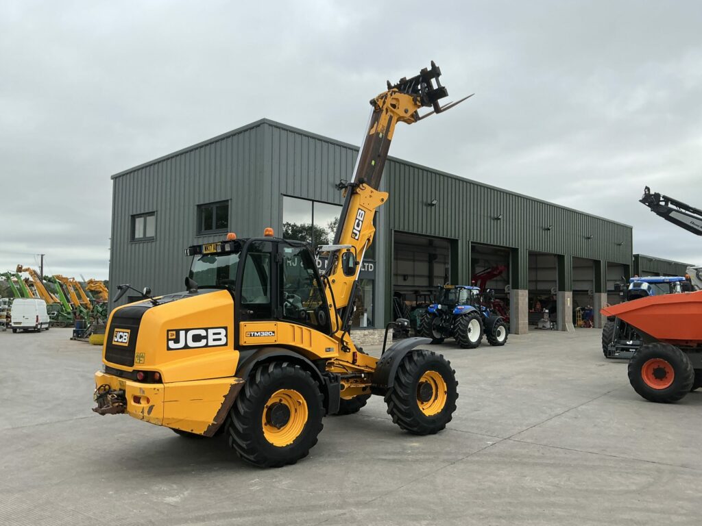 JCB TM320s Pivot Steer Telehandler (ST26310)