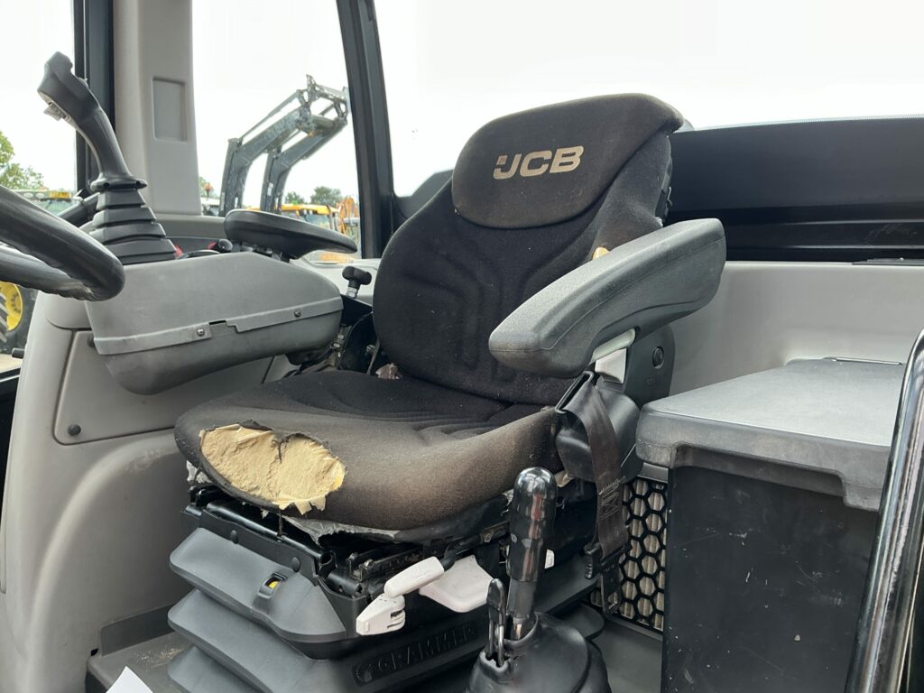 JCB TM320s Pivot Steer Telehandler (ST26636)