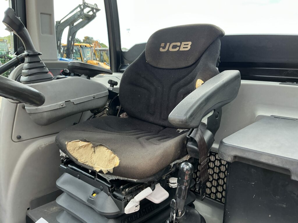 JCB TM320s Pivot Steer Telehandler (ST26636)