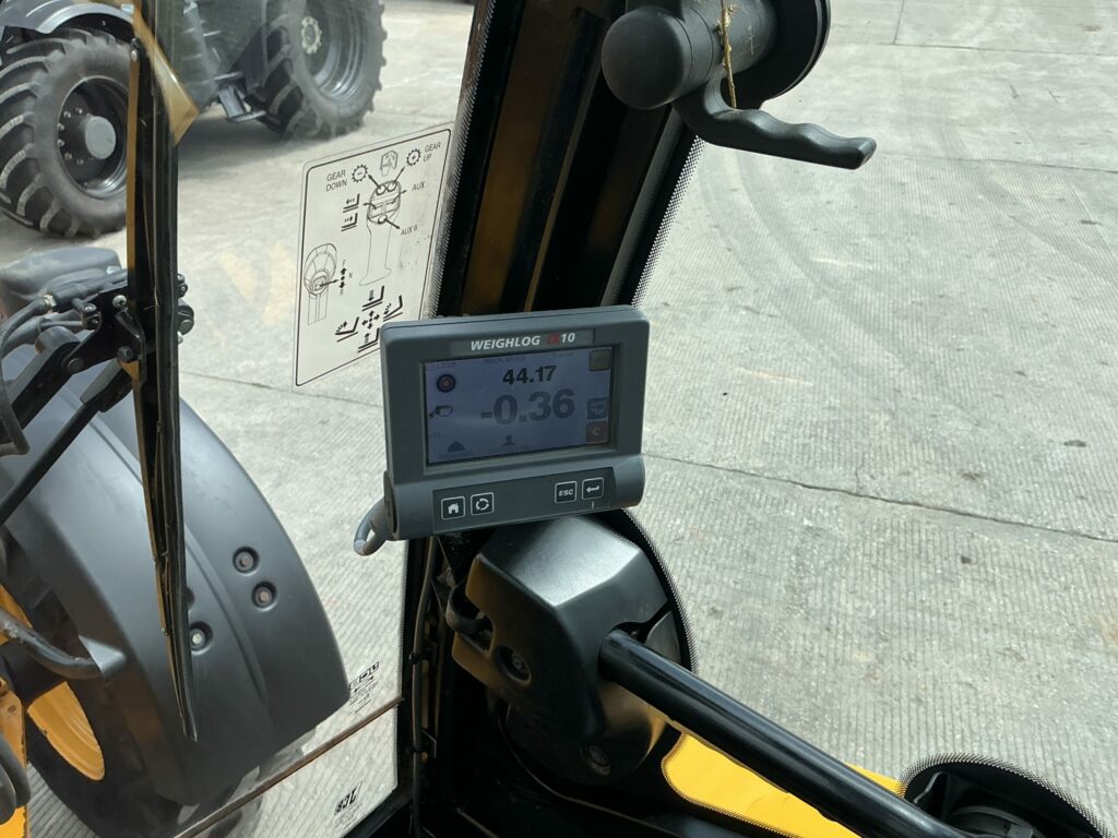 JCB TM320s Pivot Steer Telehandler (ST26636)