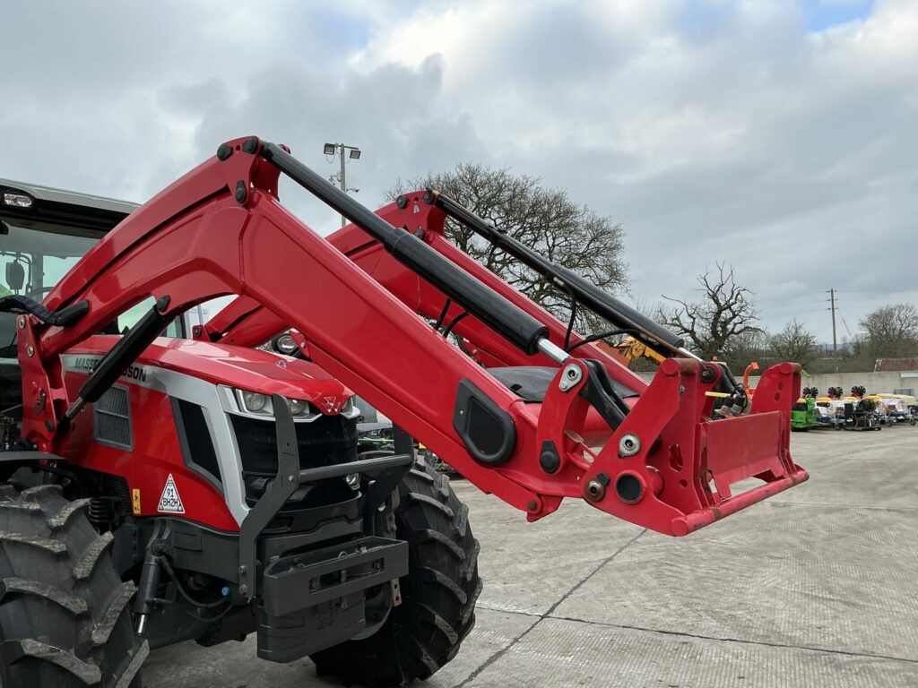 Massey Ferguson 7S.180 Tractor (ST25886)