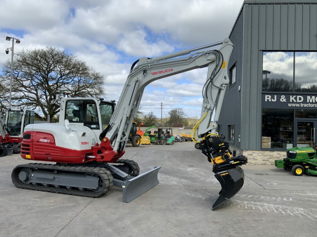 New Unused Takeuchi TB290-2 C/W ENGCON Tilt Rotator