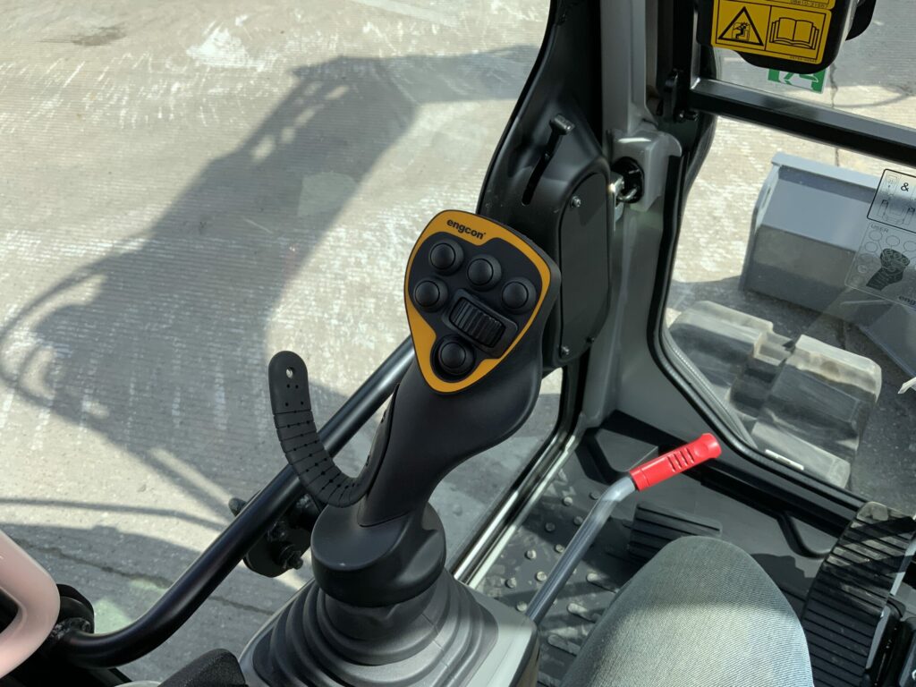 New Unused Takeuchi TB290-2 C/W ENGCON Tilt Rotator