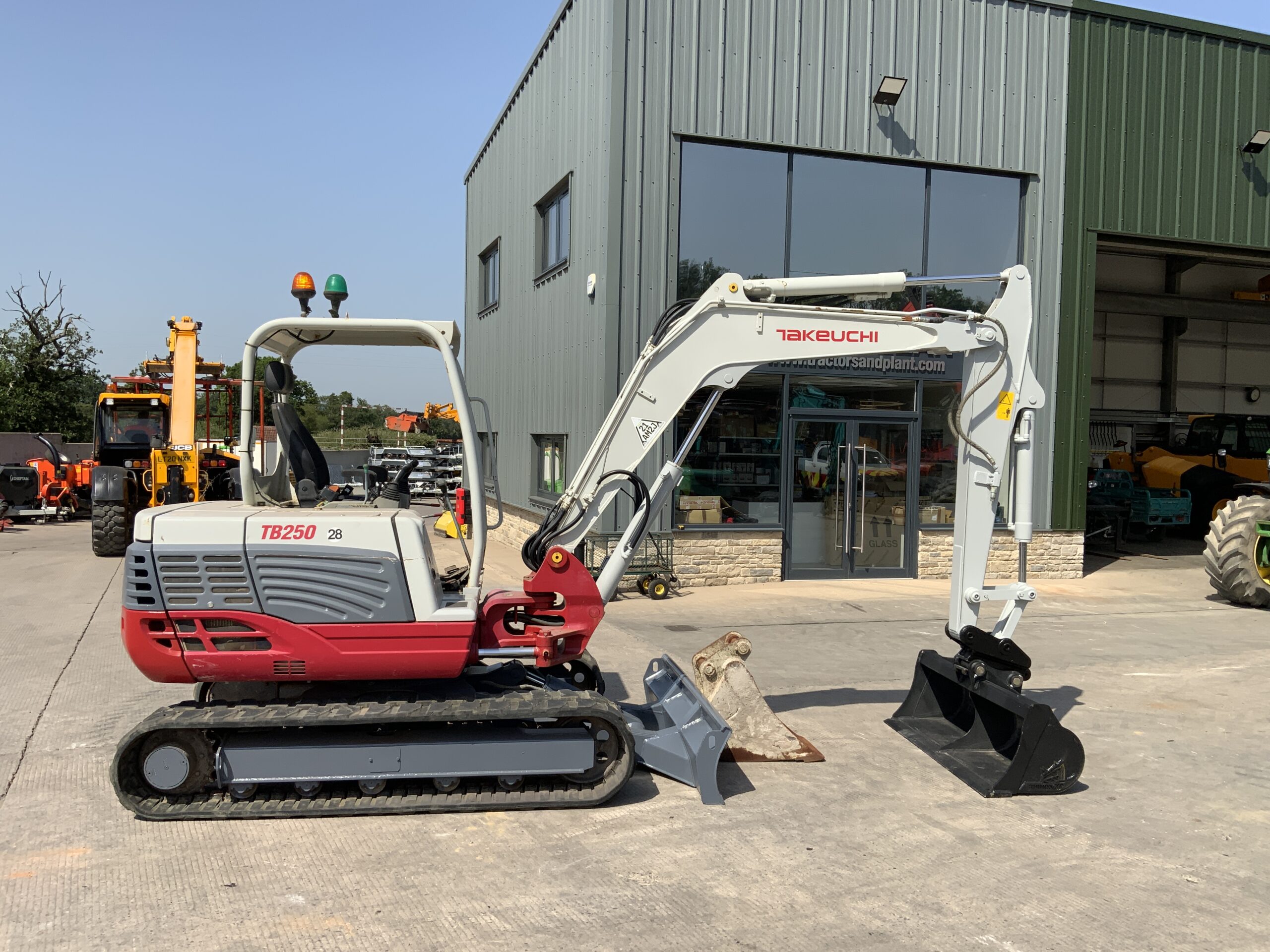 takeuchi-tb250-digger-st24283-copy-img-4449-scaled