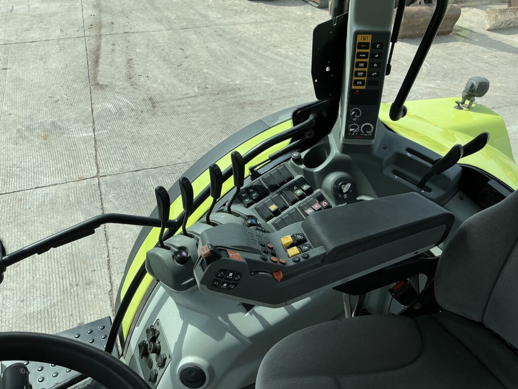 Claas Arion 630 Tractor (ST26767)