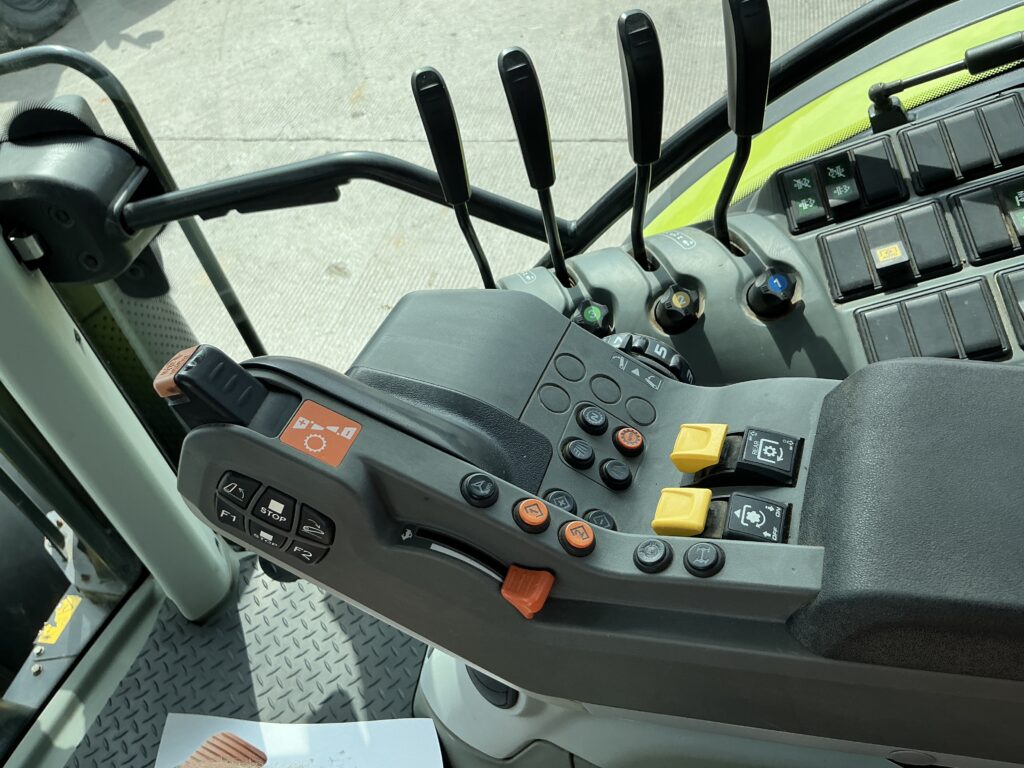 Claas Arion 630 Tractor (ST26767)