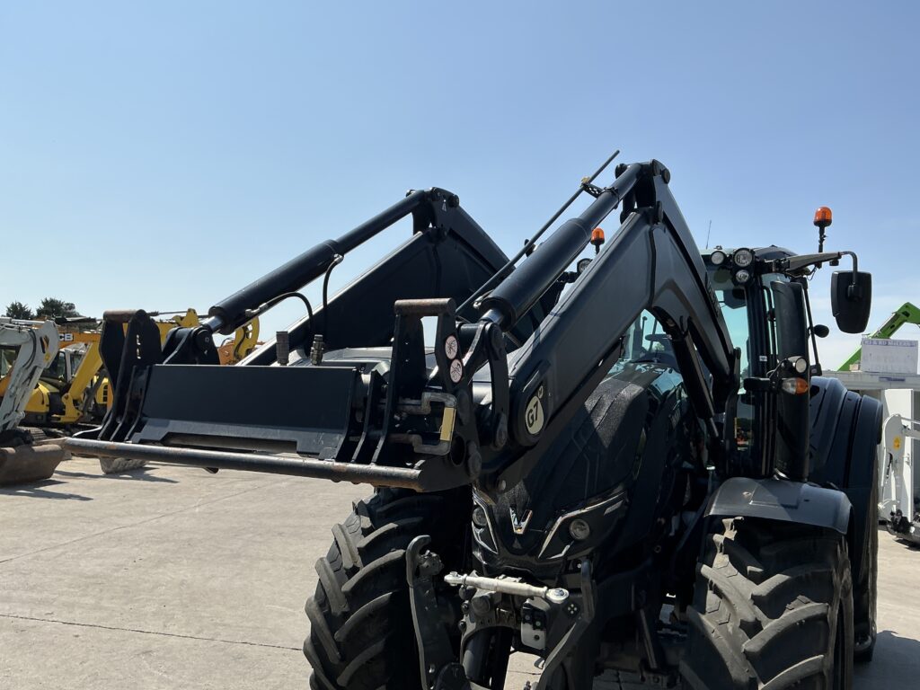 Valtra T174 Active Unlimited Tractor (ST25060)