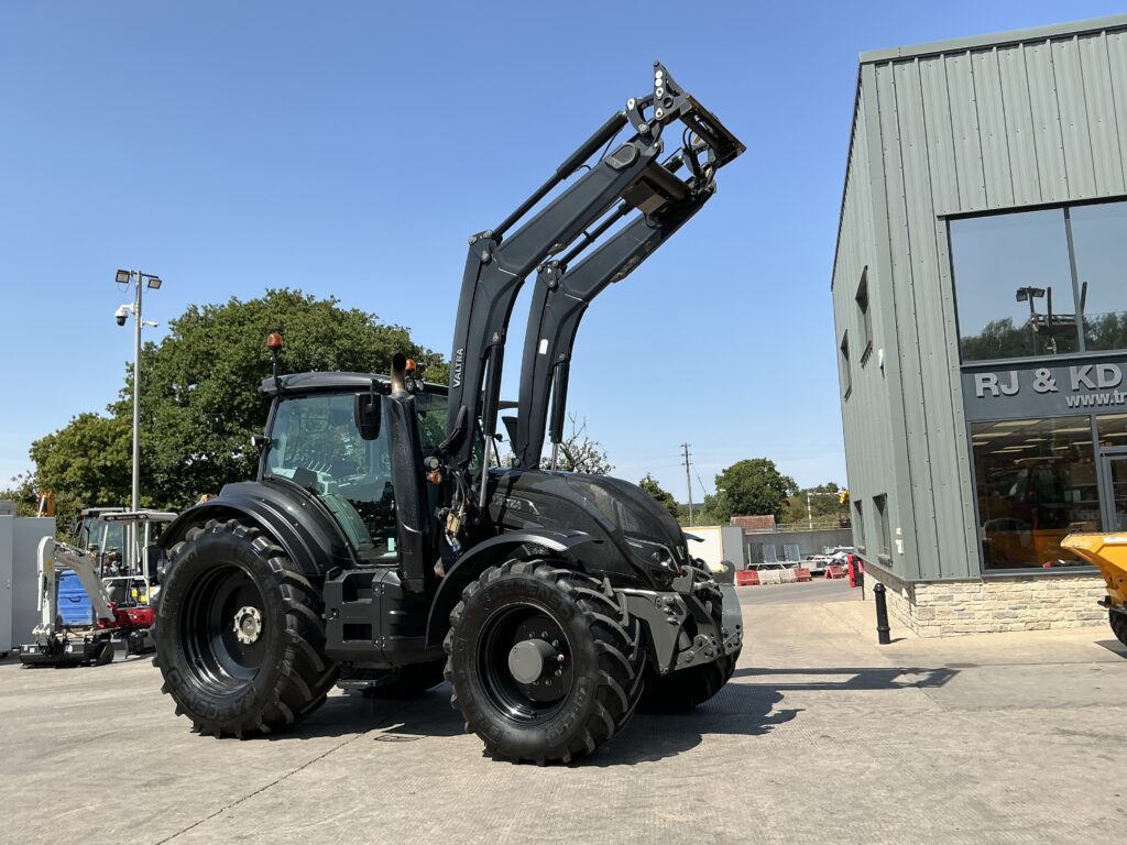 Valtra T174 Active Unlimited Tractor (ST25060)