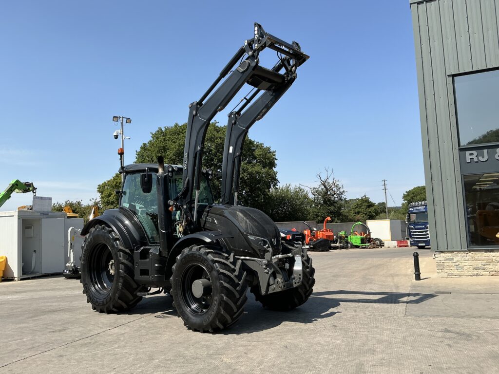 Valtra T174 Active Unlimited Tractor (ST25060)