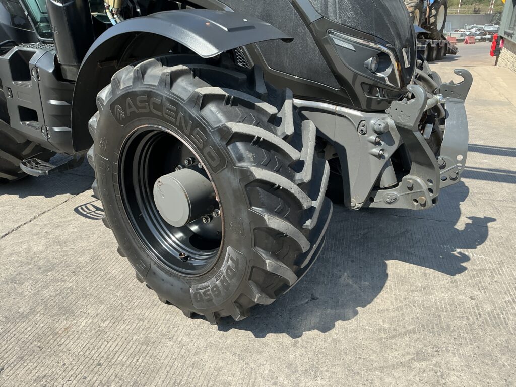 Valtra T174 Active Unlimited Tractor (ST25060)