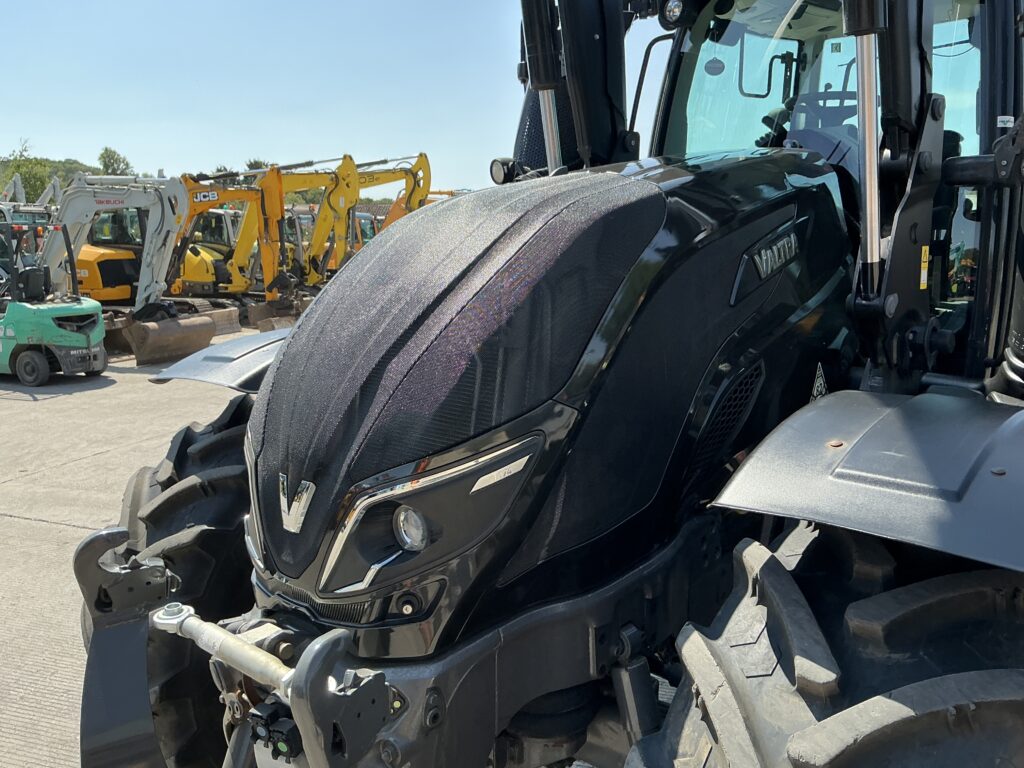 Valtra T174 Active Unlimited Tractor (ST25060)