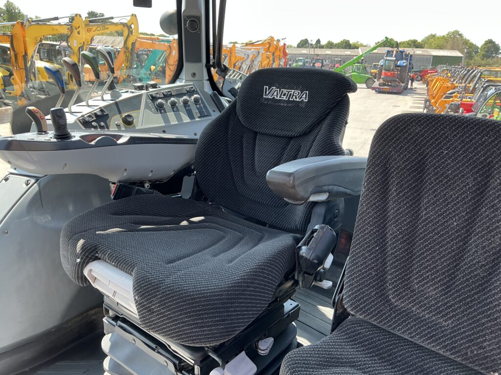 Valtra T174 Active Unlimited Tractor (ST25060)