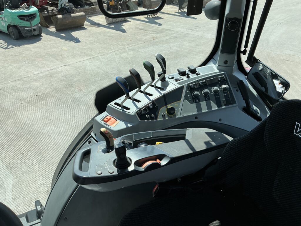 Valtra T174 Active Unlimited Tractor (ST25060)