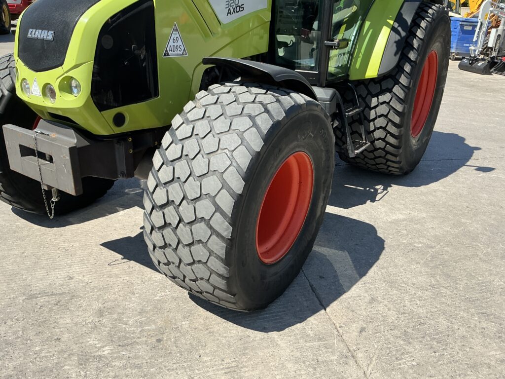 Claas 320 Axos Tractor (ST27313)