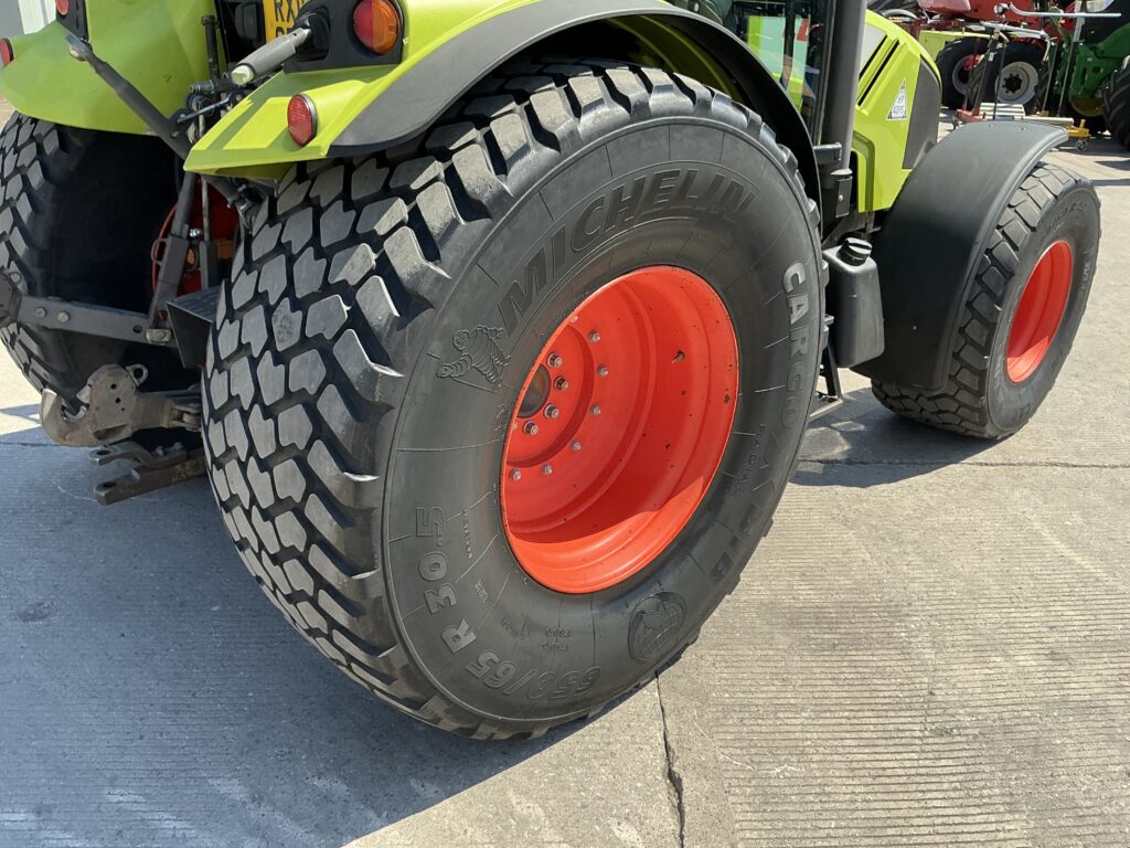Claas 320 Axos Tractor (ST27313)