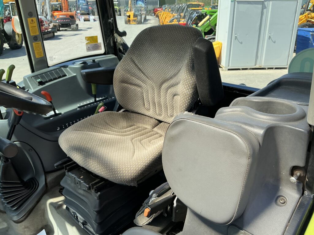 Claas 320 Axos Tractor (ST27313)
