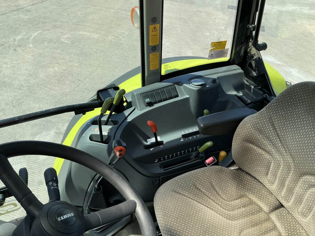 Claas 320 Axos Tractor (ST27313)