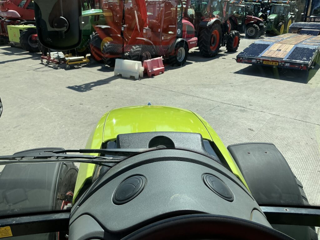 Claas 320 Axos Tractor (ST27313)